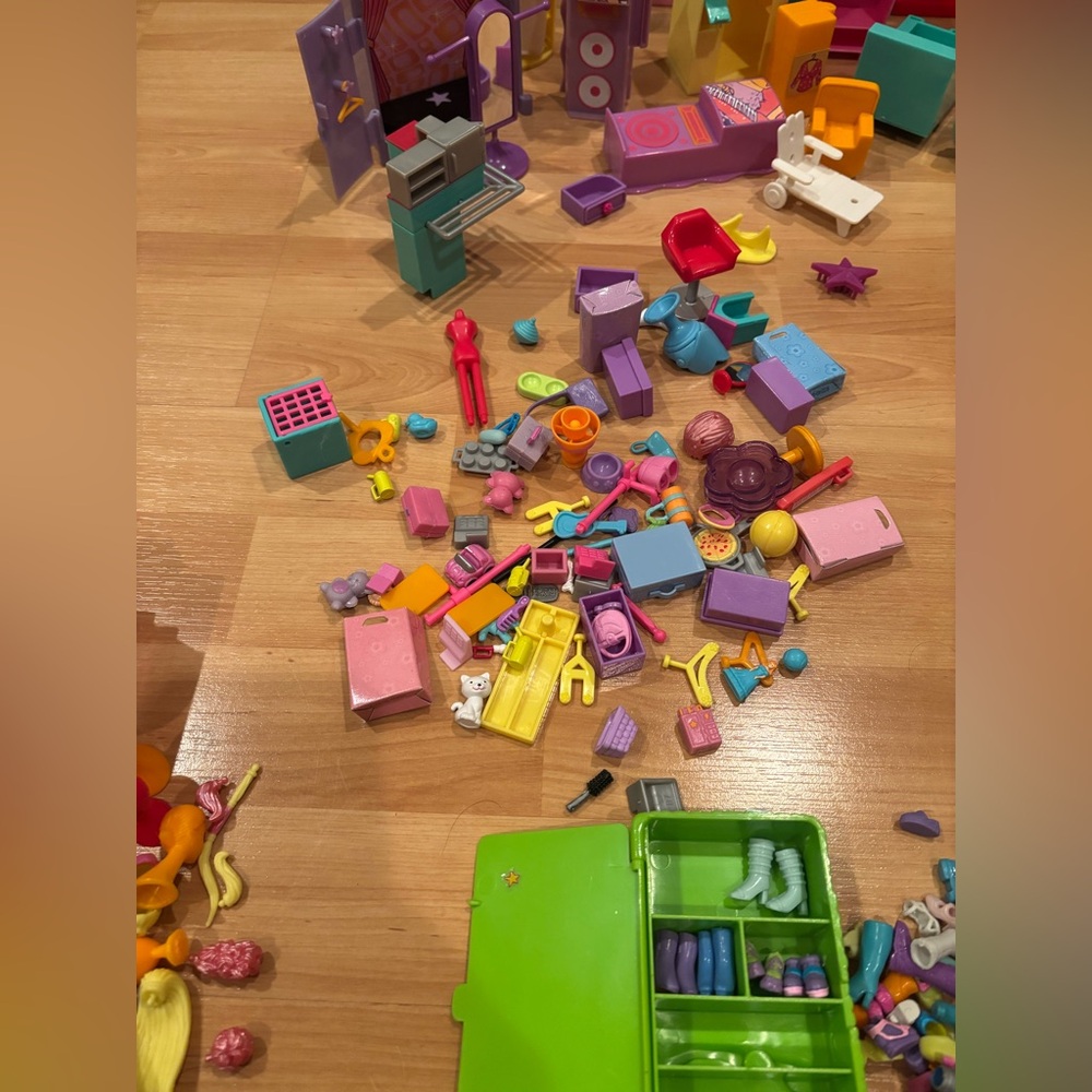 Vintage 2000’s Large Lot Polly Pockets Designer Mall Playset - Picture 4 of 8